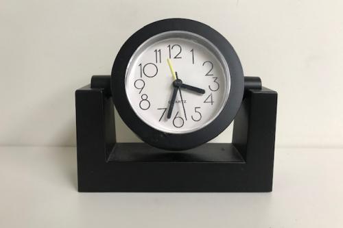 90's Small Quartz Desk Clock and Alarm