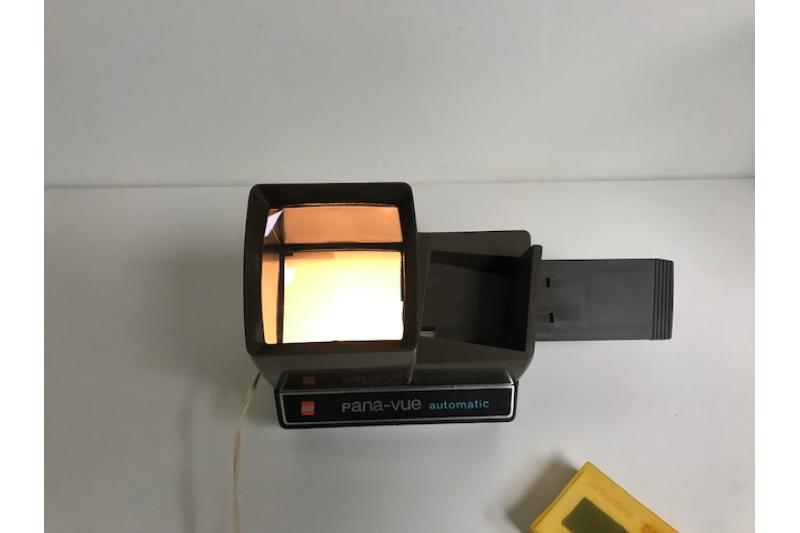 Vintage GOF Pana-Vue Automatic Lighted 2x2 Slide Viewer