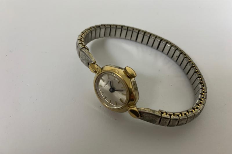 Timex Gold Female Notched Watch (For Repair)